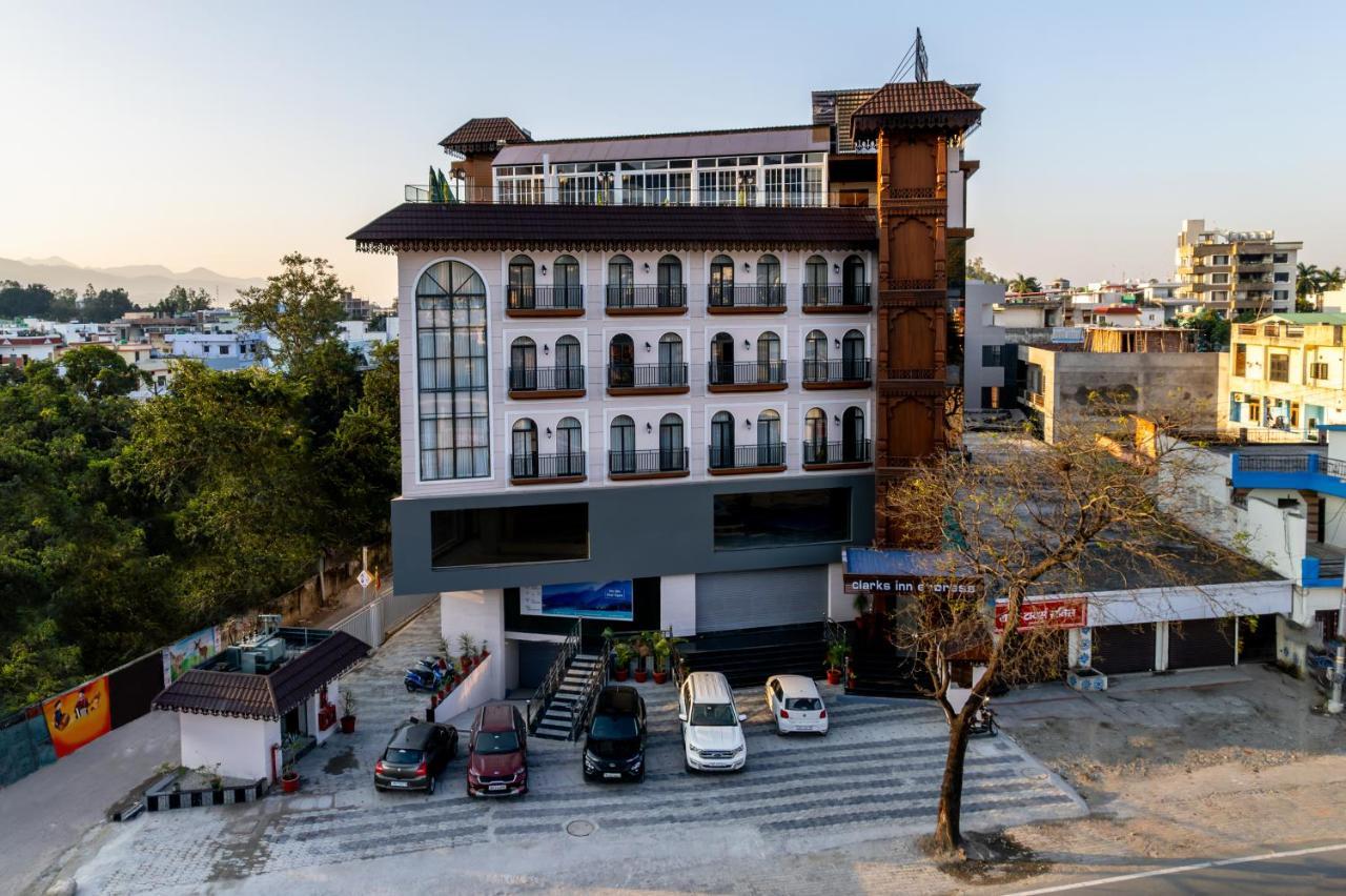 Clarks Inn Express, Rishikesh Exterior photo